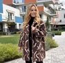Smoothi kabát mogyoró barna – Mintás női kabát – Innova Fashion – 2. kép